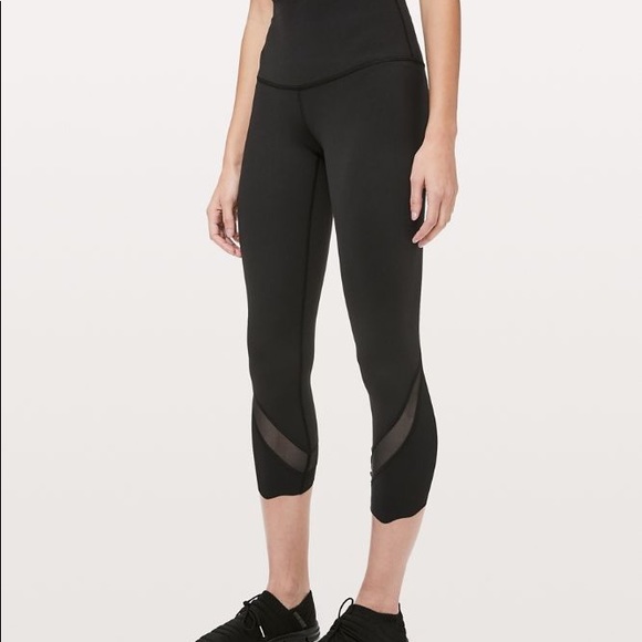 Lululemon WunderUnder Scallop - Picture 1 of 3